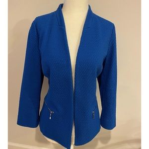 • Fitted Blazer •